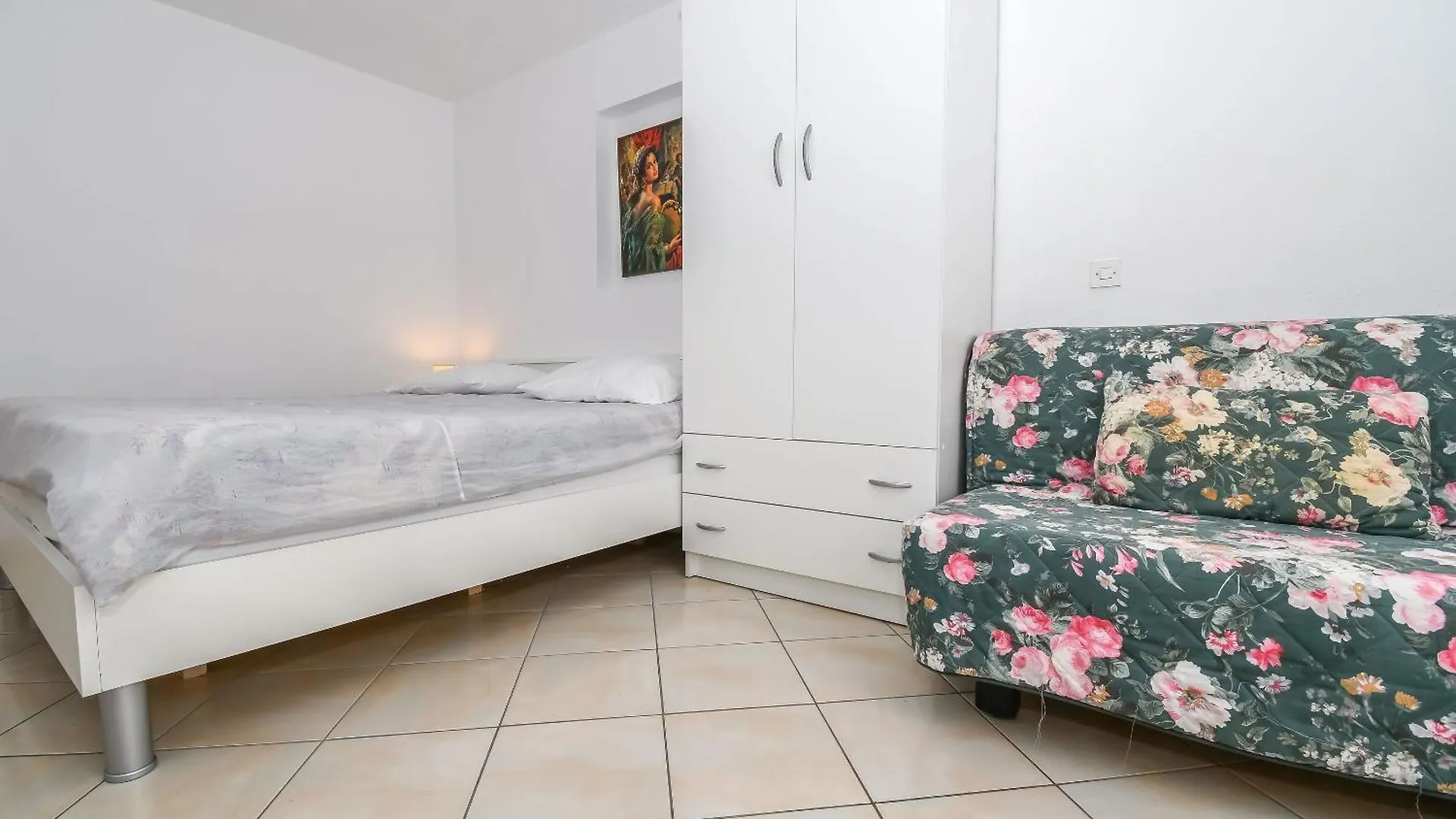 Apartments Anna Trogir