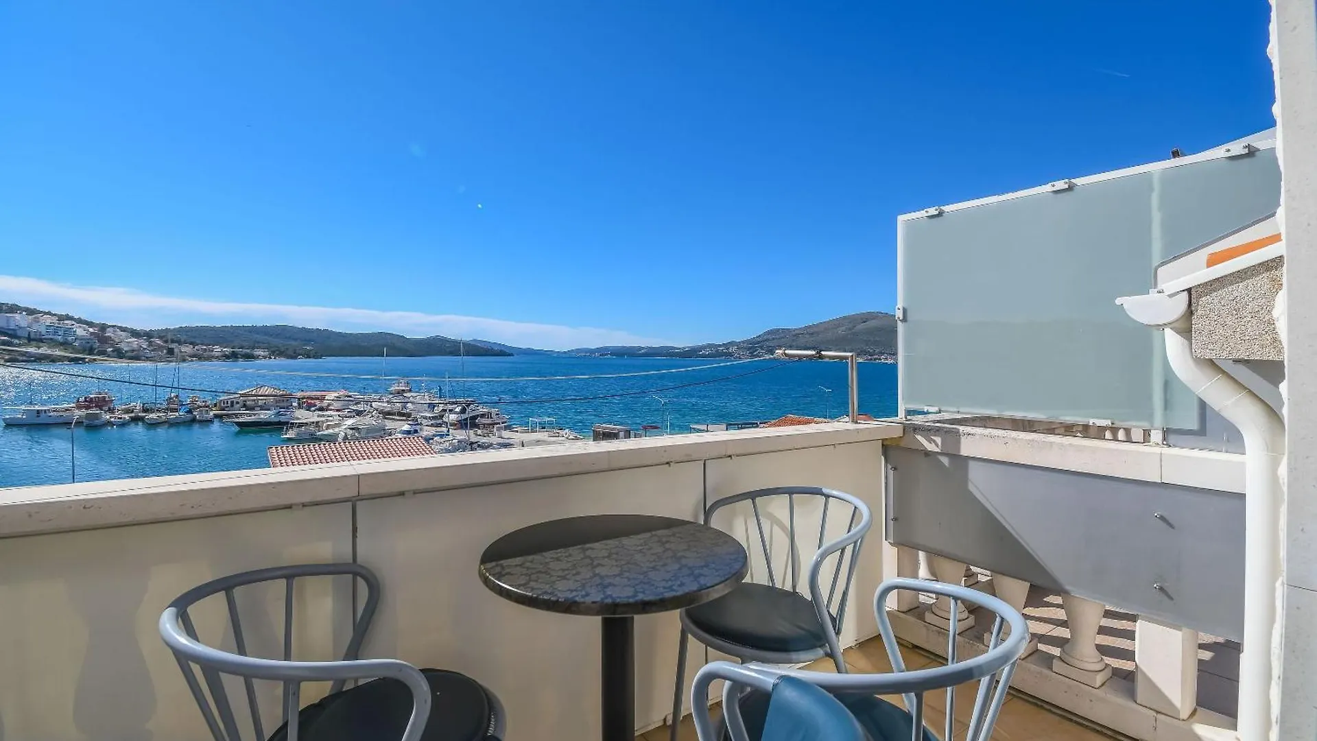 Apartments Anna Trogir