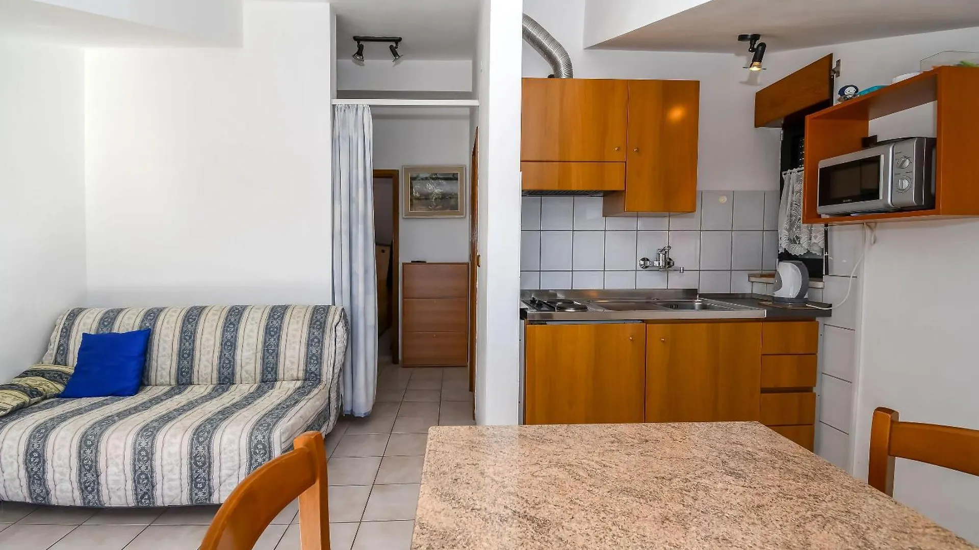 Apartments Anna Trogir 0*,