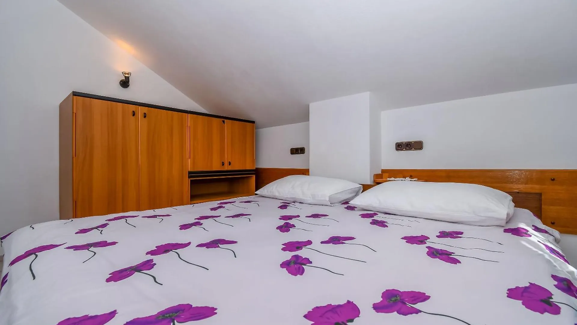 Apartments Anna Trogir